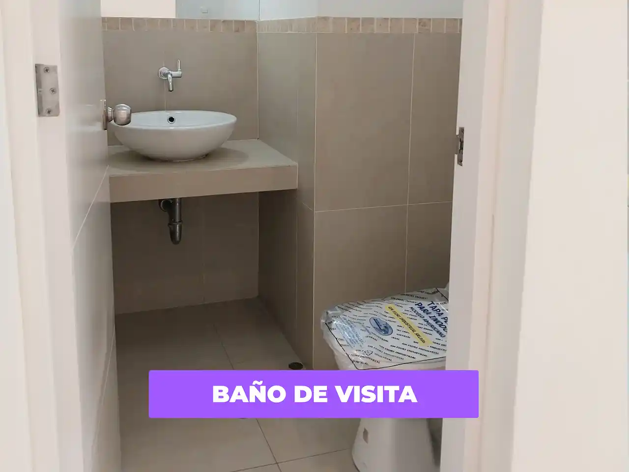 baño de visita en departamento en venta en miraflores